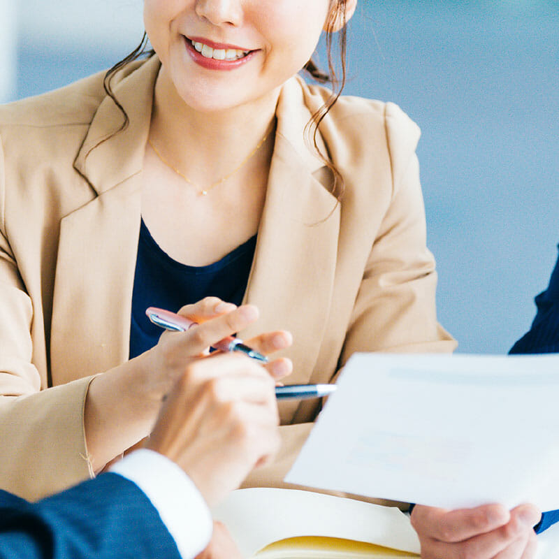 最新の法令専門家に代行することによるリスク回避